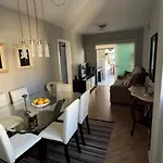 Apartamento 2 Quartos Com Ar-Condicionado, Sacada Com Churrasqueira No Centro