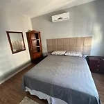 Apartamento 2 Quartos Com Ar-Condicionado, Sacada Com Churrasqueira No Centro