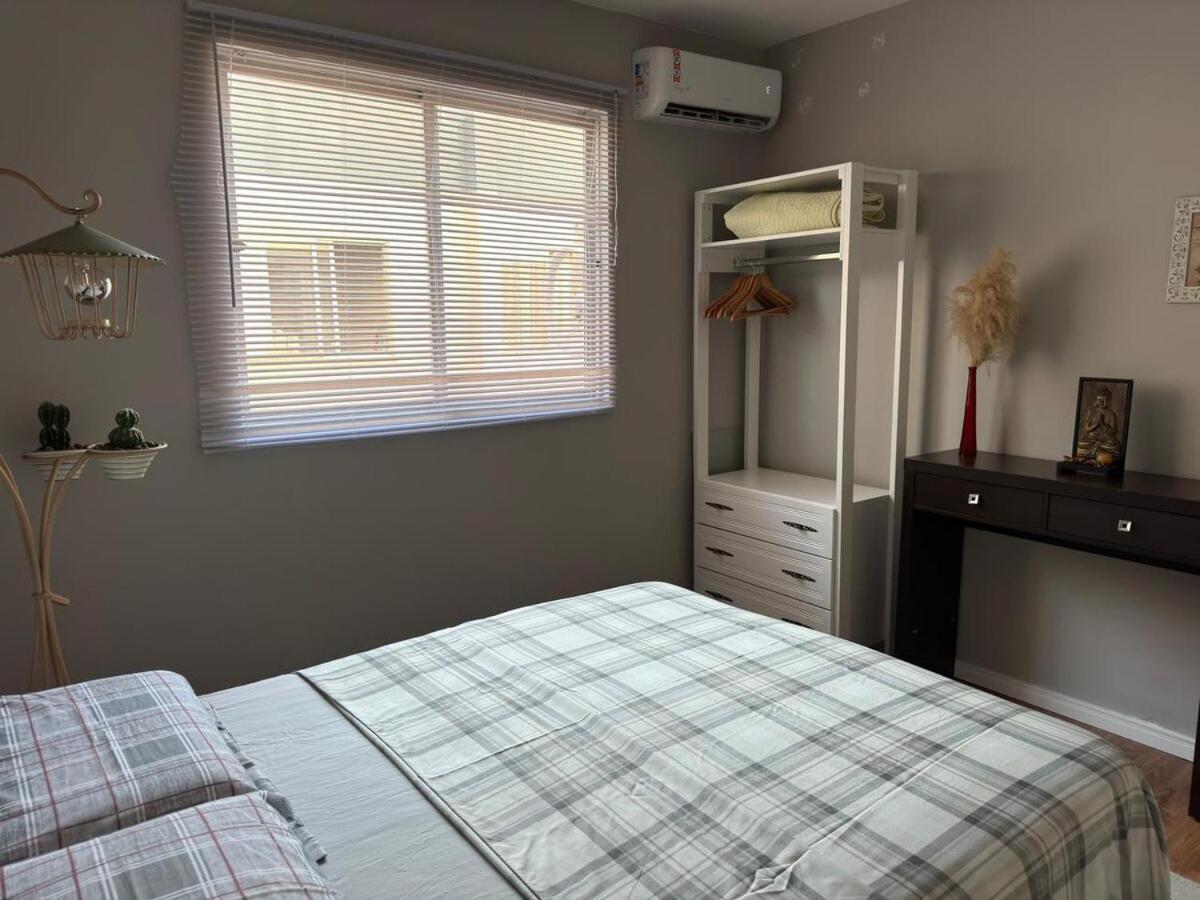 2 Quartos Com Ar-condicionado, Sacada Com Churrasqueira No Centro * Balneario Camboriu